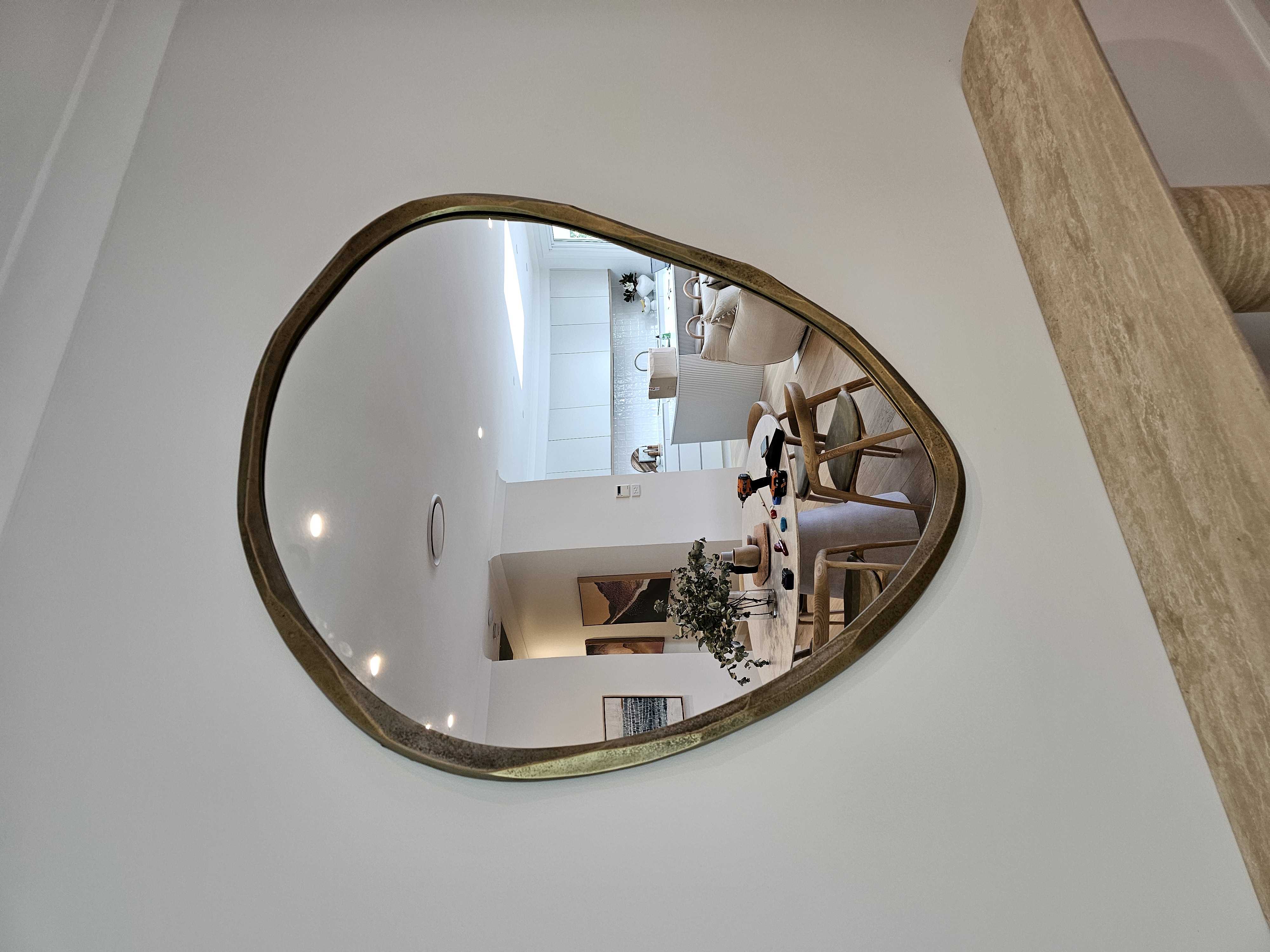 Hangsy- MIrror hanging specialists
